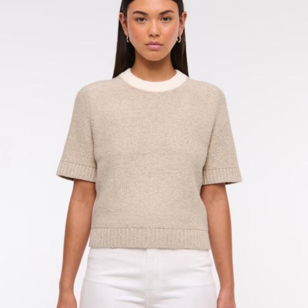 Abercrombie & Fitch Taupe Short-Sleeve Sweater with Cream Crewneck
